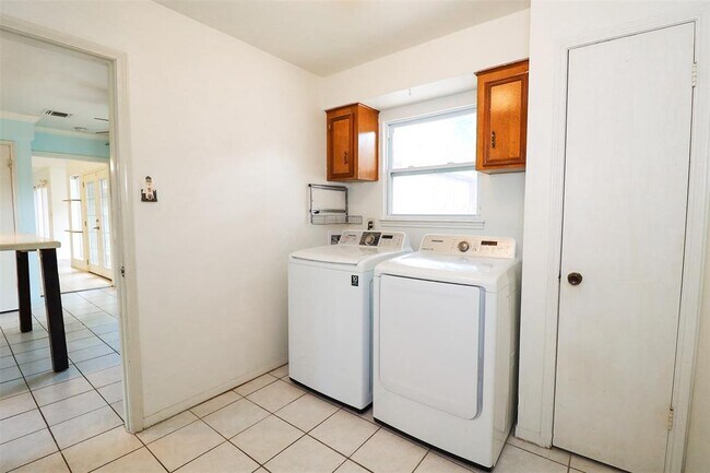 Building Photo - 14202 Ella Lee Ln