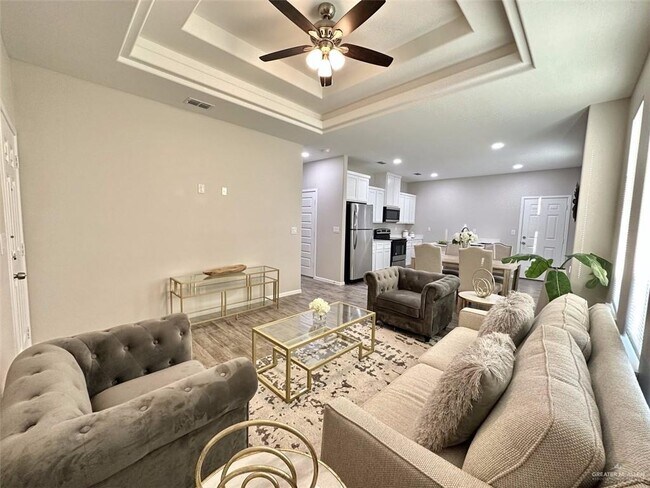 Building Photo - 13 Shavano Dr