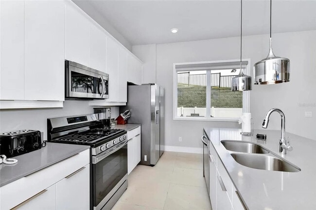 Building Photo - 7740 Sandy Ridge Dr