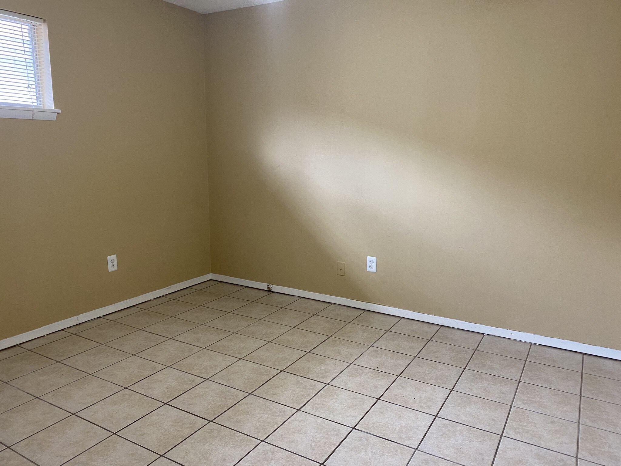 2nd bedroom - 1118 Violet Ave