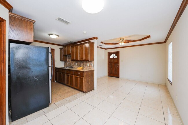 Building Photo - 2704 San Agustin Ave