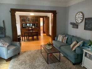 Building Photo - Lovely 2Br / 1Ba South Uptown Condo w/ Hardwood Floors, Sunroom, Fenced Backyard!