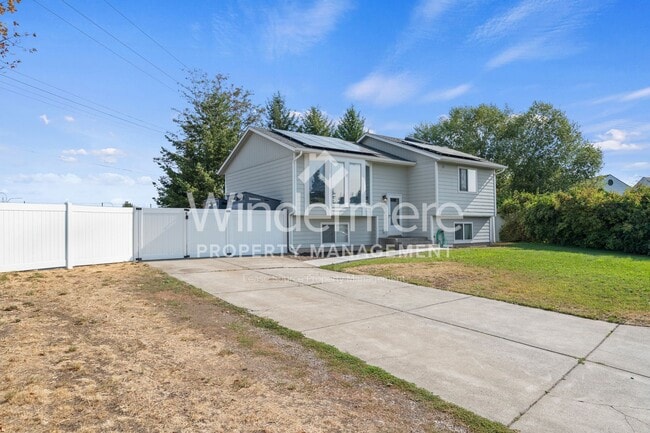 Building Photo - 4-Bedroom 2 Full Bath Home In The Valley -...