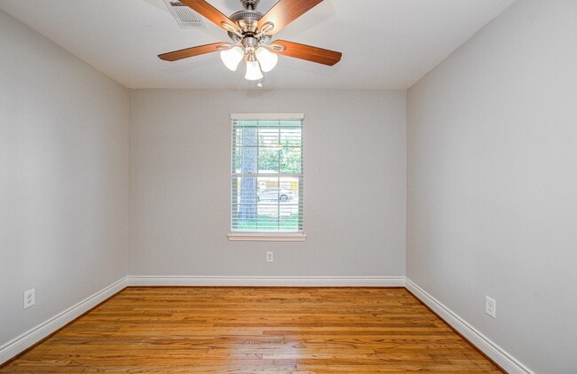 Building Photo - 1417 Longhorn Dr