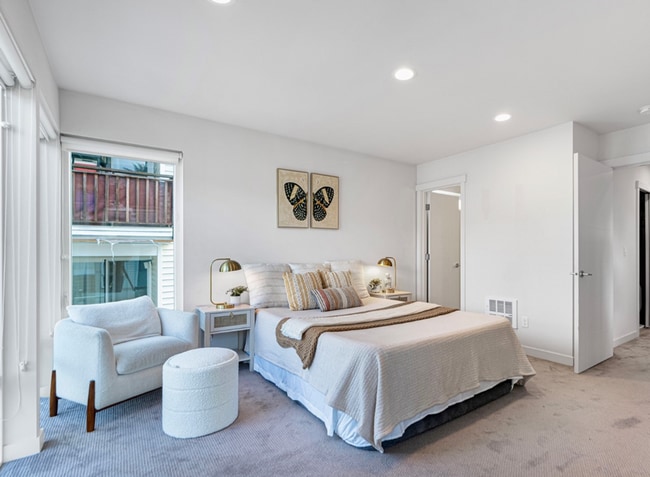 Building Photo - 8853 Stone Ave N