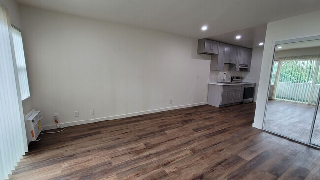 Building Photo - 1 Month Free! Fully Renovated Studio with ...