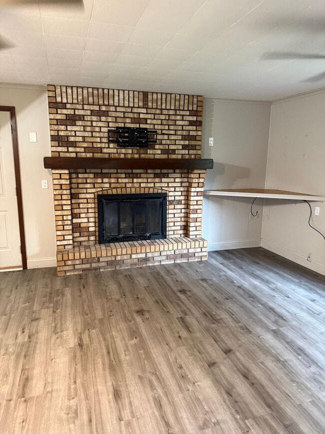 Building Photo - Awesome Property for an Awesome Price