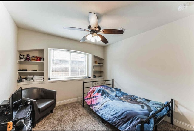 Building Photo - 207 Arborside Dr