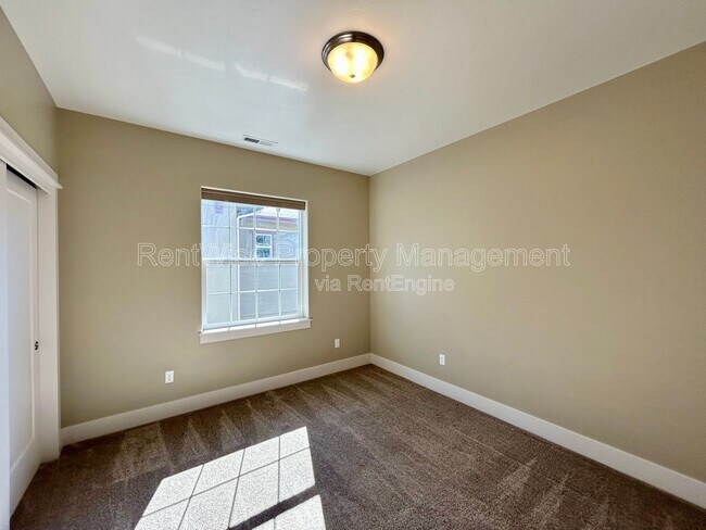 Building Photo - 3712 S Caddis Pl