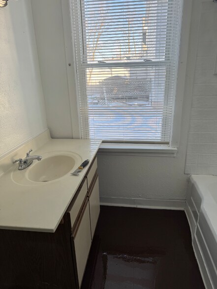 Building Photo - 2435 Woodford St