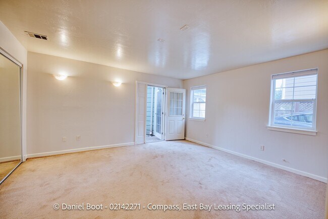 Building Photo - 2141 Ward St