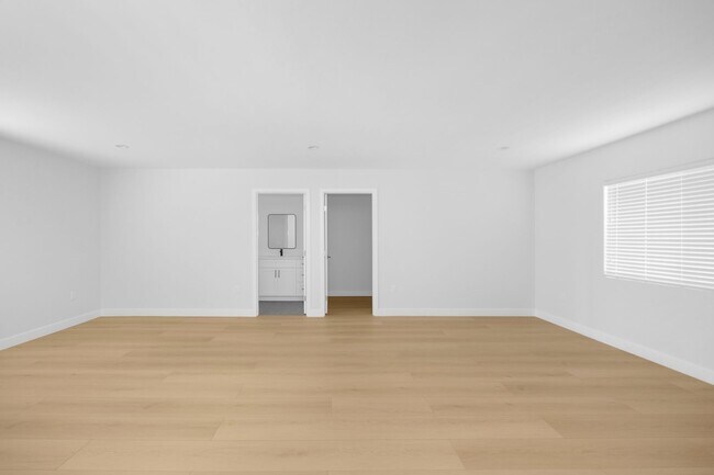 Building Photo - 3 Bedroom, 2 Bathroom Home – Near CSULB