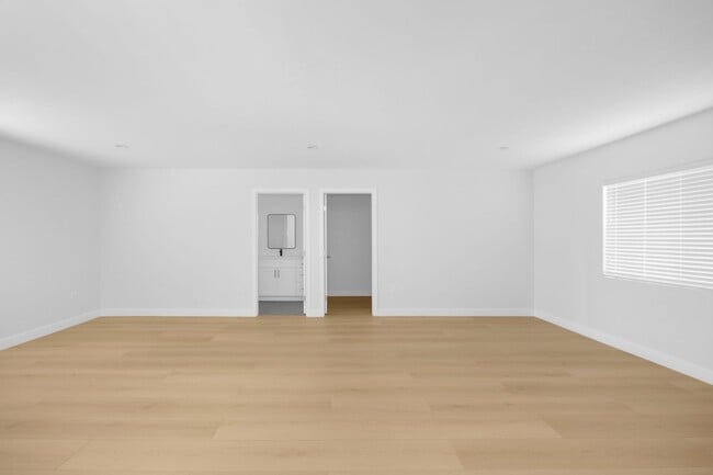 Building Photo - 4 Bedroom, 2 Bathroom Home – Near CSULB