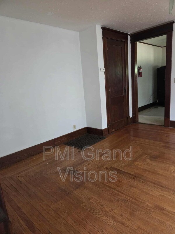 Building Photo - 1803 Madison Ave