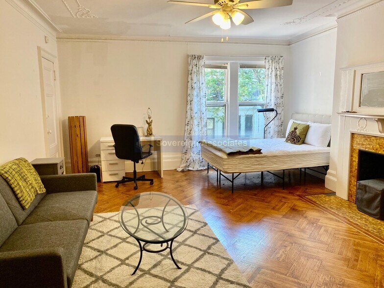 Building Photo - 309 W 107th St