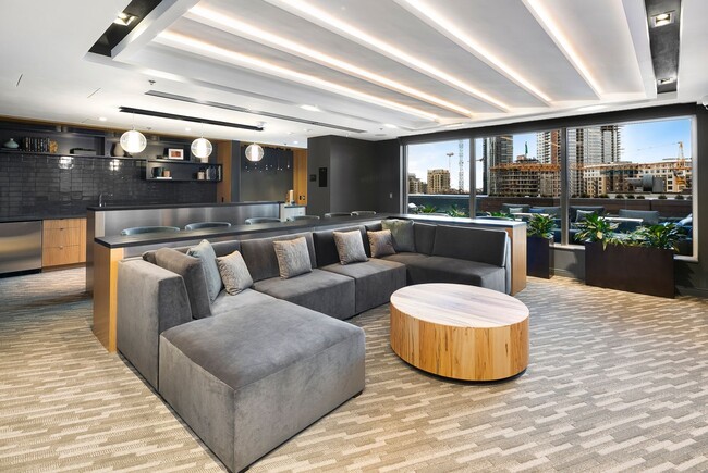 Building Photo - Bright and Modern World-Class Condo