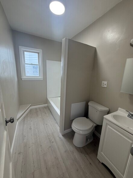 Building Photo - 6523 Lederer Ave