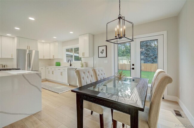 Building Photo - 5 Bedroom 3 Bathroom in Denver's Southmoor...