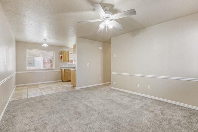 Building Photo - 2 Bed 1 Bath GROUND FLOOR Condo in Rexburg...