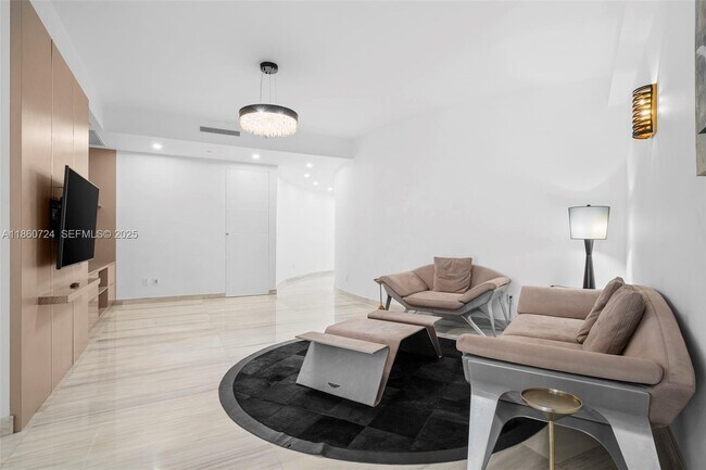 Building Photo - 18555 Collins Ave