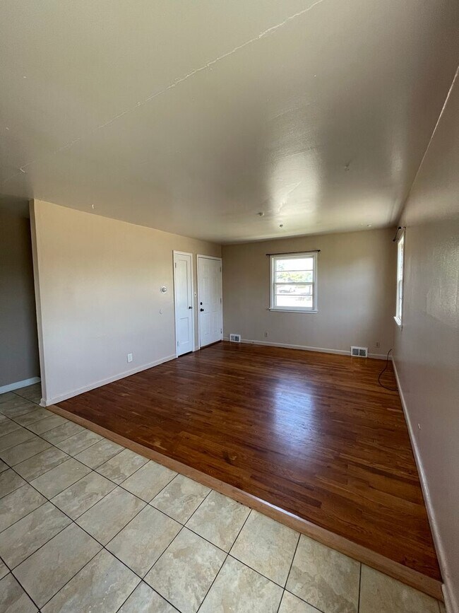Building Photo - r409LBP