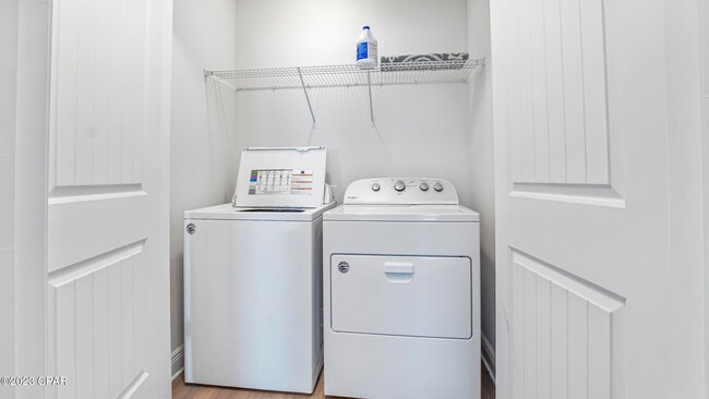 Building Photo - 7450 Shadow Lake Dr