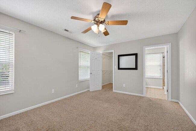 Building Photo - Walk to Parks, Trails & Local Attractions in Prime Fishers Location