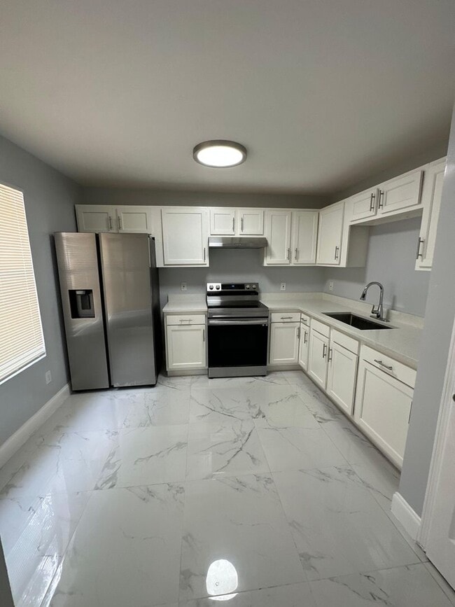 Building Photo - Fully renovated 3/2 Single-Family Home Available for Immediate rent!