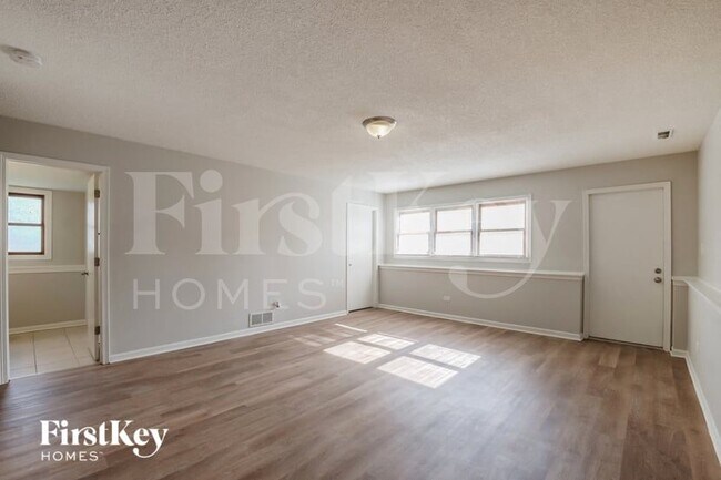 Building Photo - 2416 Waterford Dr