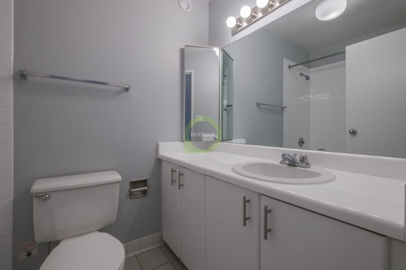 Building Photo - 454 E Ohio St