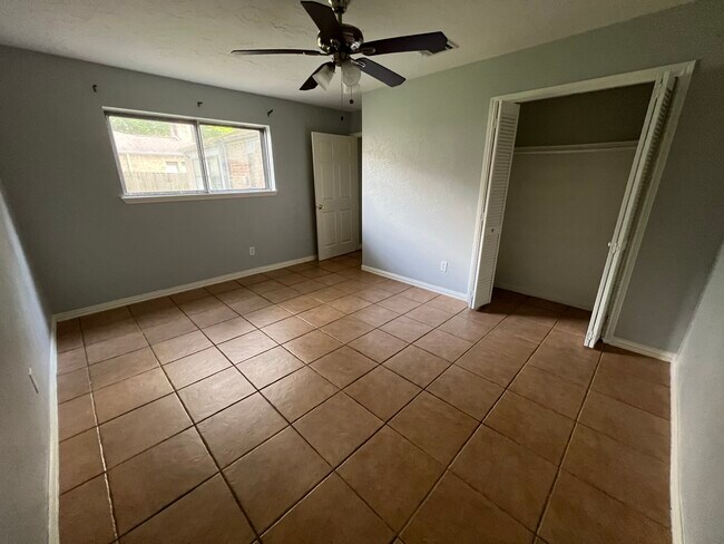 Building Photo - 14715 Spring Lake Dr