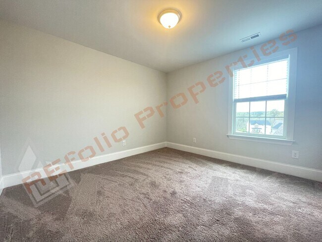 Building Photo - 424 Slomo Ct