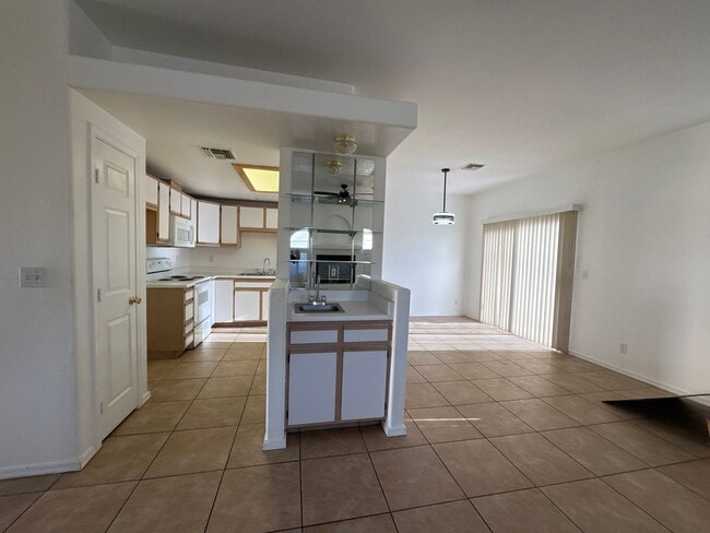 Building Photo - 2834