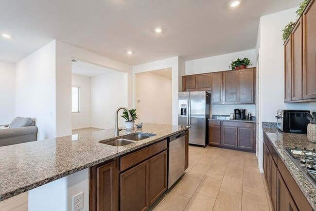 Building Photo - Bright & Spacious 4-Bed Home with 3-Car Ga...