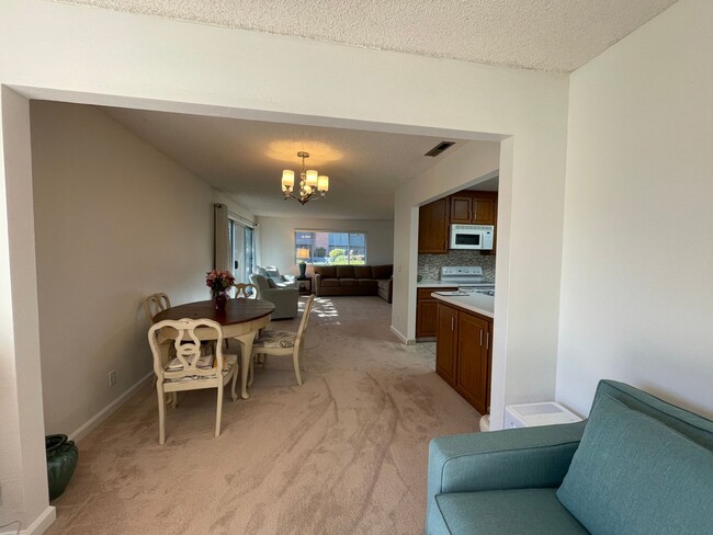 Building Photo - Rio Del Mar Condo - 2bed/2bath + den