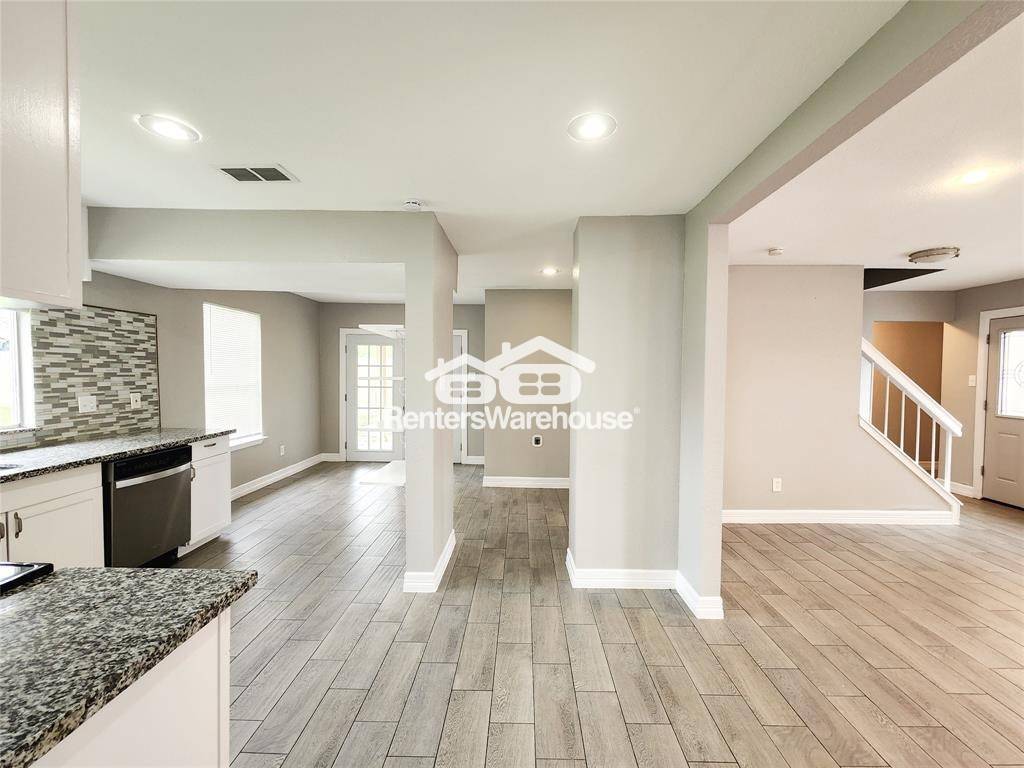 Building Photo - 2110 Hilton Head Dr