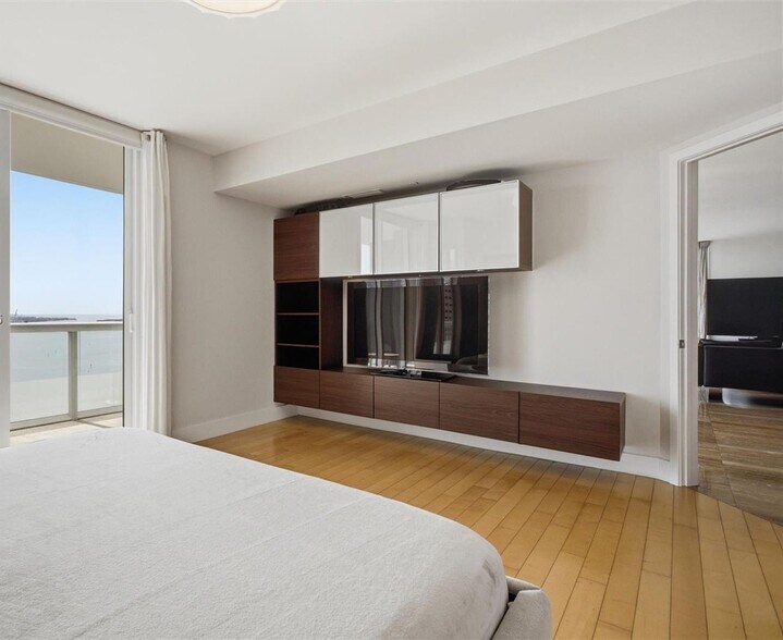 Building Photo - 50 Biscayne Blvd