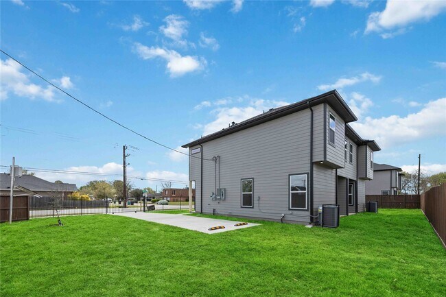 Building Photo - 7555 Calhoun Rd