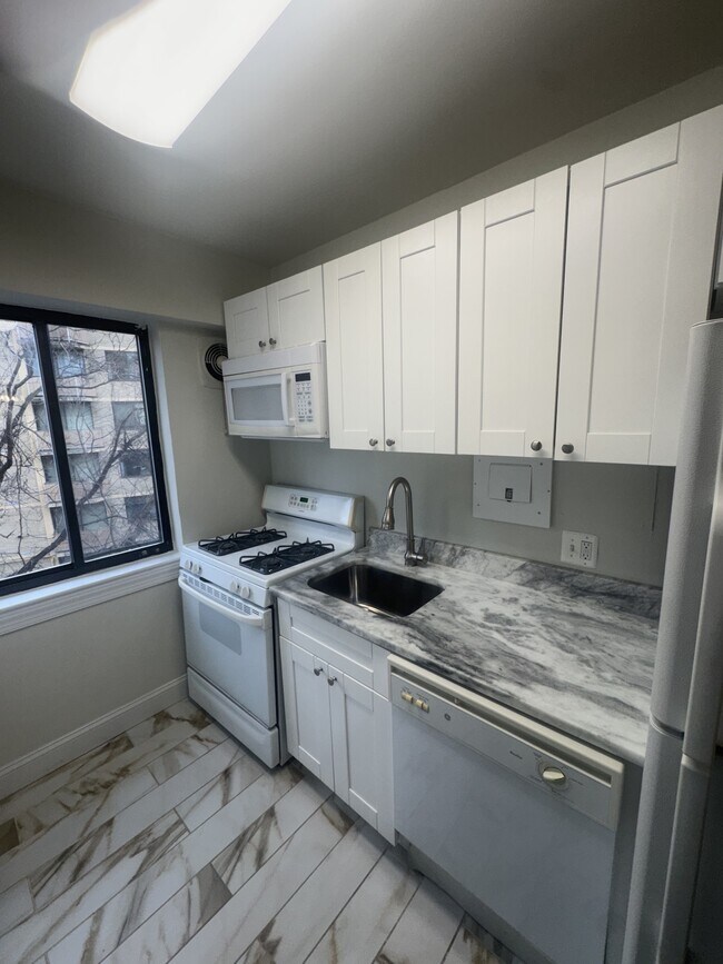 Building Photo - 3901 Tunlaw Rd NW