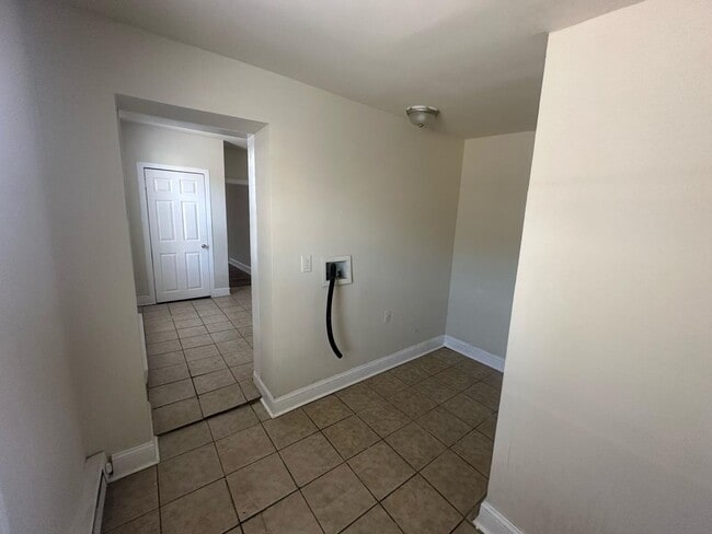 Building Photo - 3 BED 1.5 BATH HOME FOR RENT.