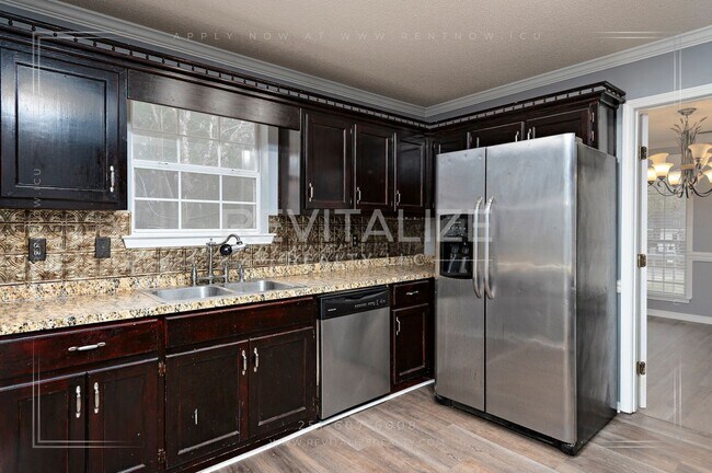 Building Photo - Creole Style 3 Bed 2.5 Bath Home on Oversized Lot