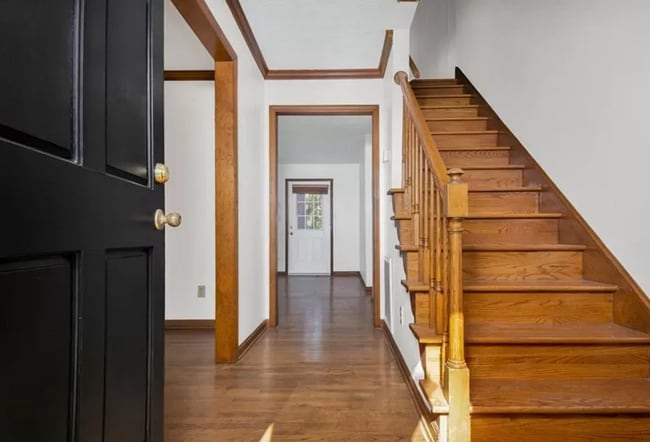 Building Photo - 225 Woodglen Dr