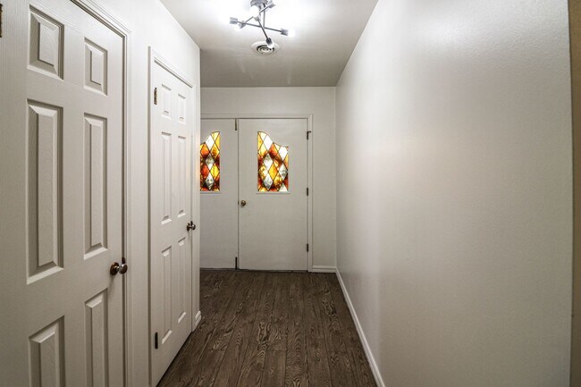 Building Photo - Located in South Tulsa - 3 Bedroom Home!!