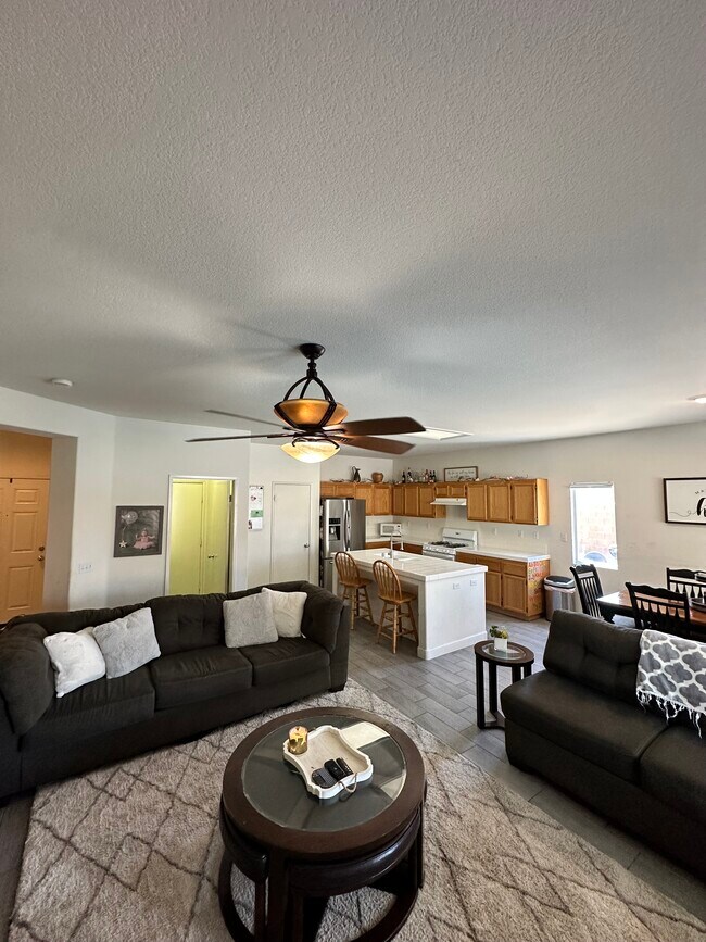 Building Photo - 40569 Morris St