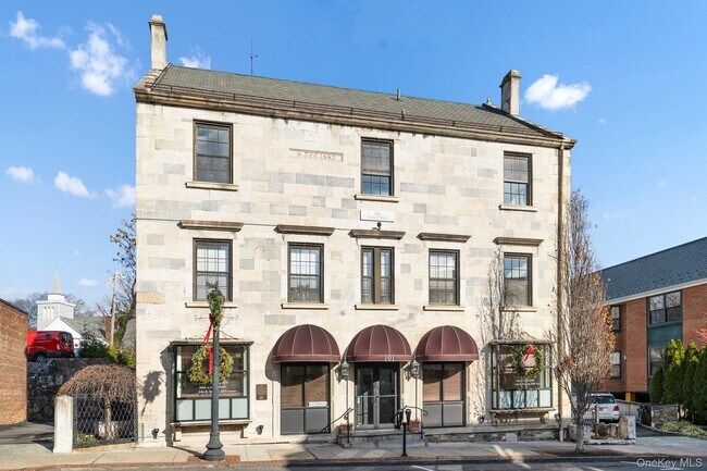 Building Photo - 101 Main St