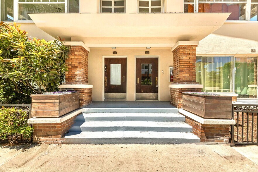 Building Photo - 841 E Ocean Blvd