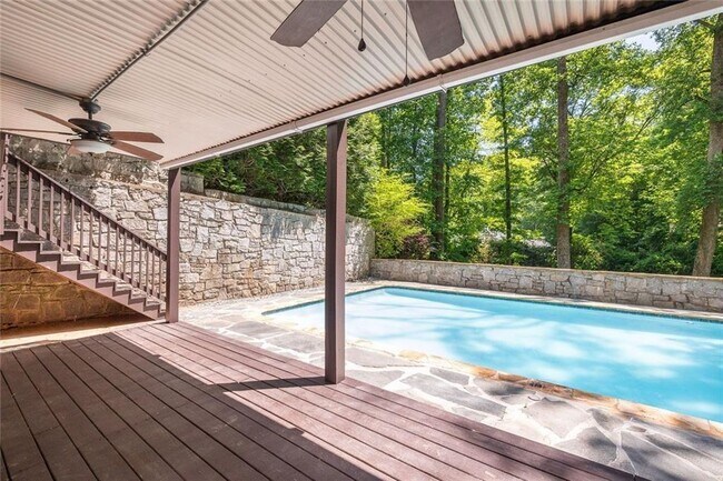 Building Photo - 445 Forest Hills Dr