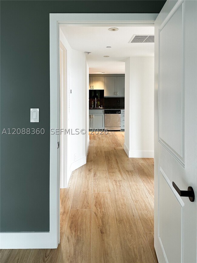 Building Photo - 111 E Flagler St