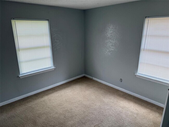 Building Photo - 2402 Rosemead Dr