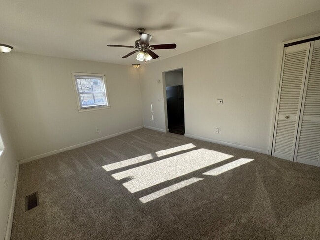 Building Photo - Hilltop 3 Bedroom 1 Bath with Garage Charm You’ll Fall in Love With!